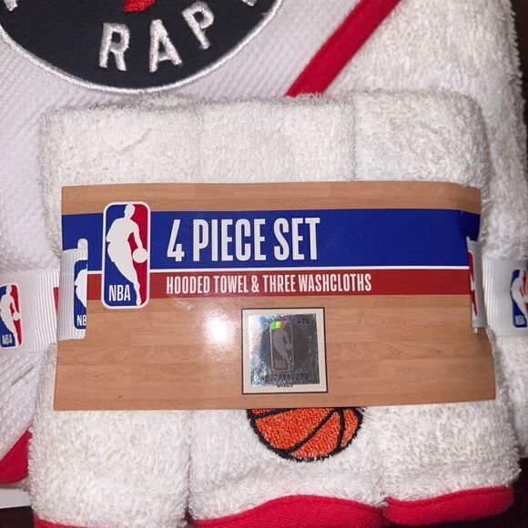 NBA Toronto Raptors Basketball Child Gift Set Hooded Towel & Three Washcloths - Picture 2 of 4